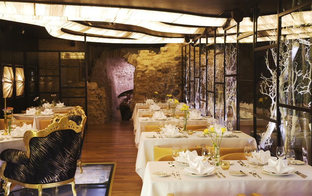 Royal Square Hotel & Suites Riga Restoran fotoğraf