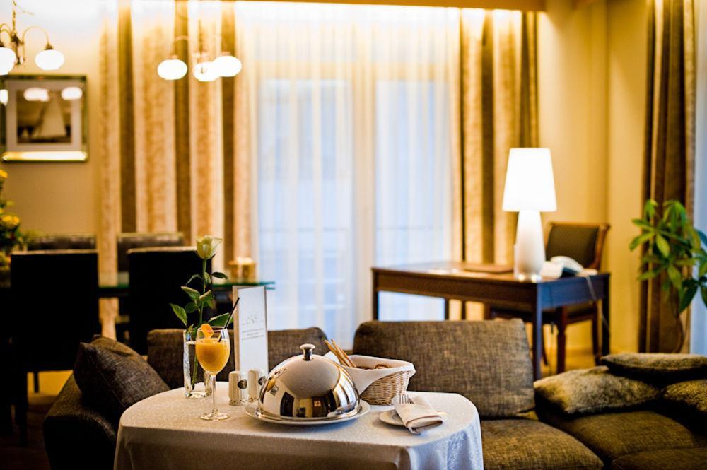 Royal Square Hotel & Suites Riga Oda fotoğraf